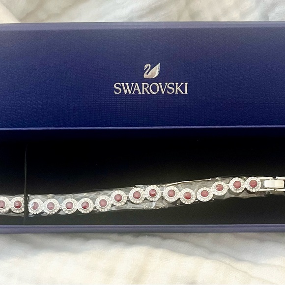 SWAROVSKI Silver Buckle Bracelet with Red Crystals NEW IN BOX - Picture 4 of 5